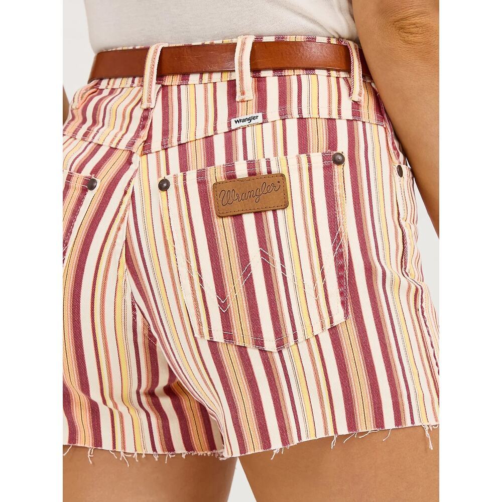 NWT Wrangler High Rise Retro Cowboy Denim Shorts Size 31